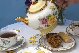 Afternoon tea met etagère en gebak